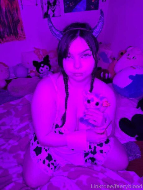 Faerielewd nudes model img