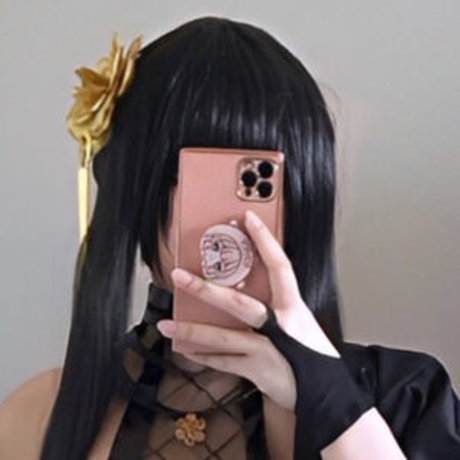 mwahgo nude actress gallery