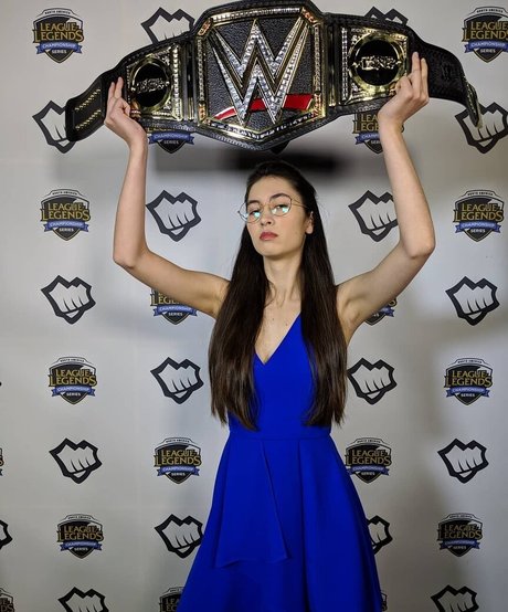 Ovilee May porn model photo