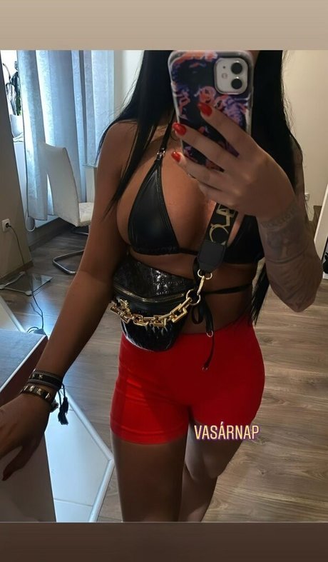 Flora Tabi star adult image