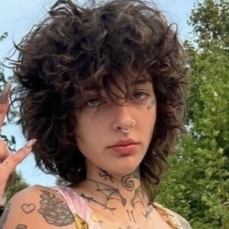 Keaton Belle model nude picture