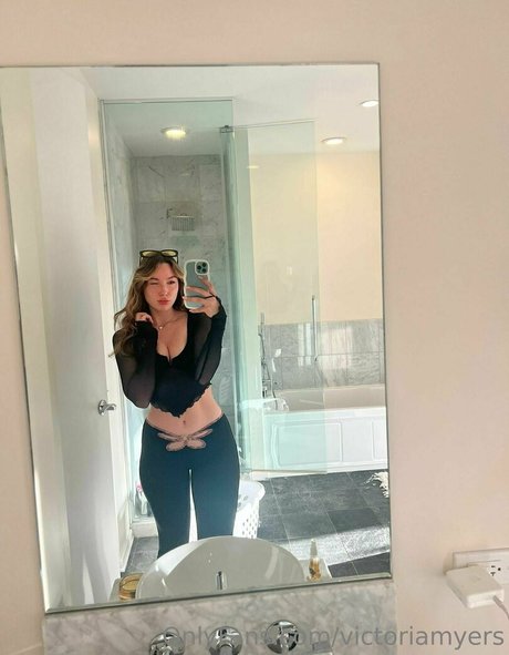 victoriamyers model hot photo