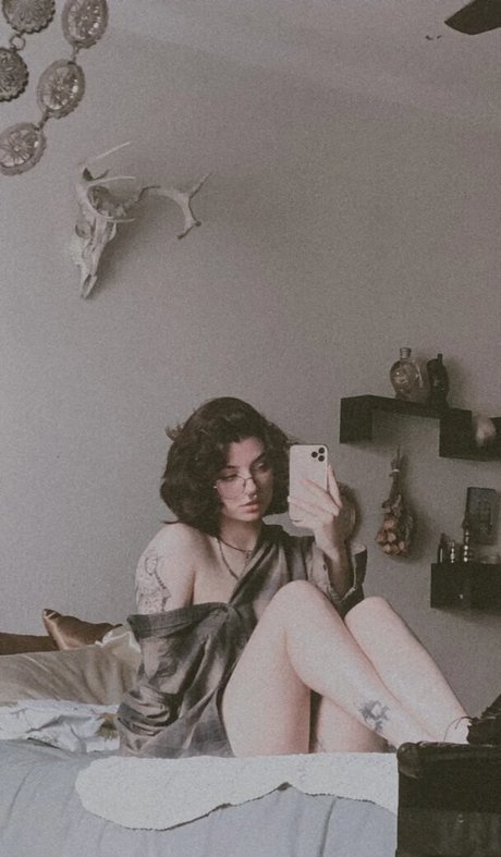 Ltlyata star naked picture