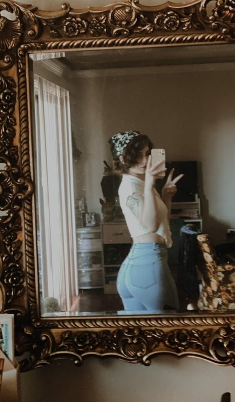 Ltlyata star top image