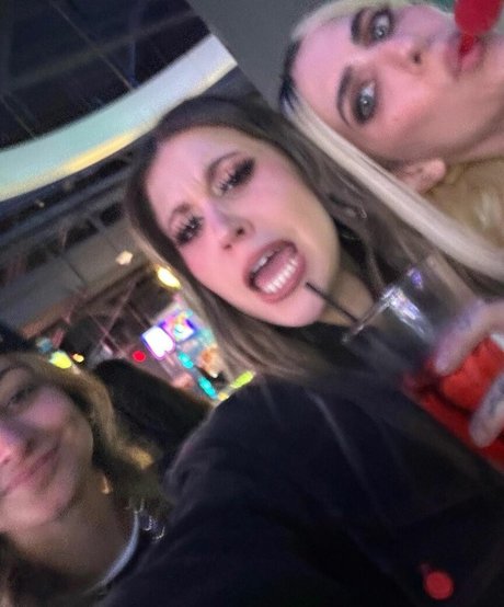 olivialopes sex model pic