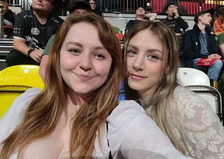 Holiwhirl naked star img