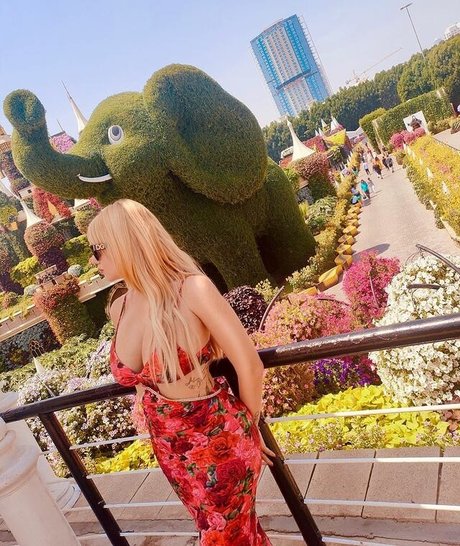 Luana88chloe model photo