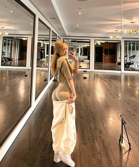 Michelle Kwon pretty model pictures