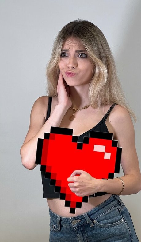 Anna Cramling art star pics