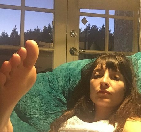 Allison Raskin actress picture