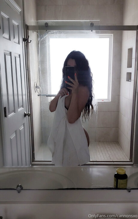 itstaysis model porn pics