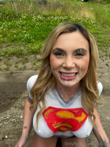 itstaysis model hd images