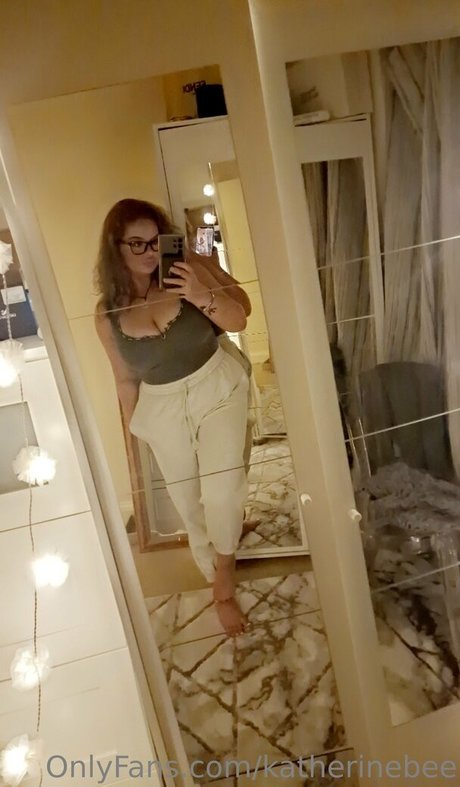 katherinebee pornographic model img