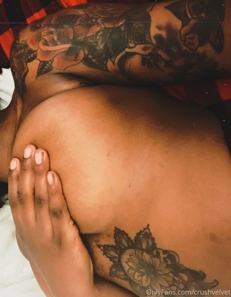 crushvelvet model hot pic