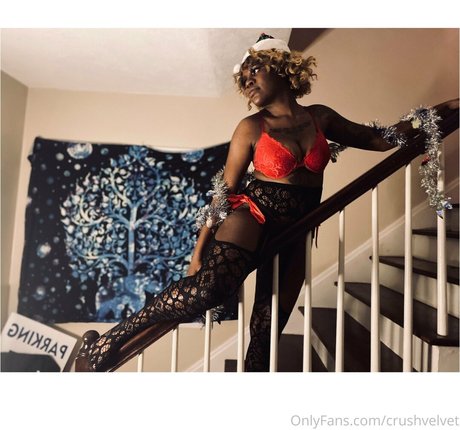 crushvelvet model nude img