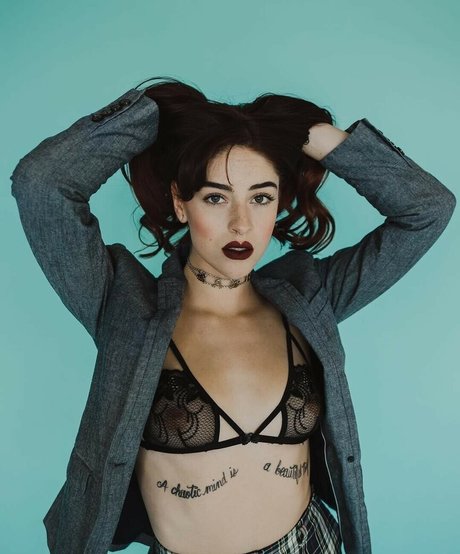 Bernadine elizabeth beautiful model pic