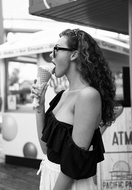 shemale fucks girl onlyfans sex pictures