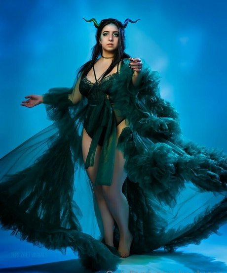 raylucos hot model pics