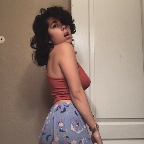 Angel Isais naked pornstar gallery