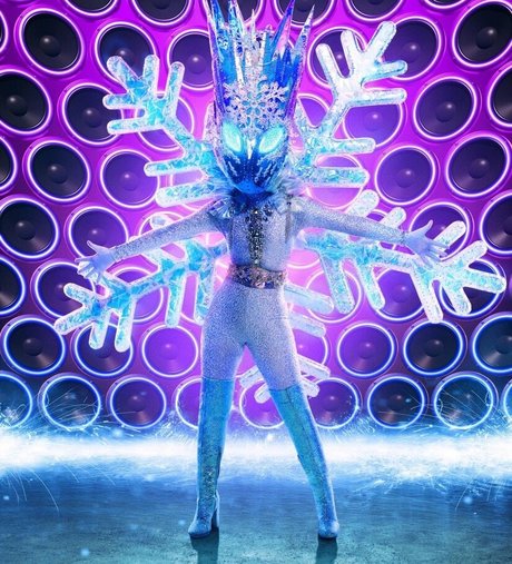 Nikki Glaser model high quality pictures