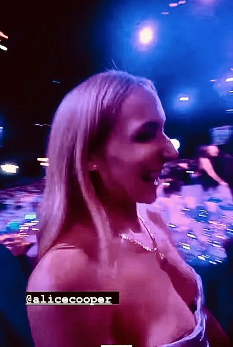 Nikki Glaser nude star images