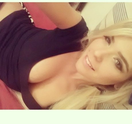 Anais Rizzo sexy model images