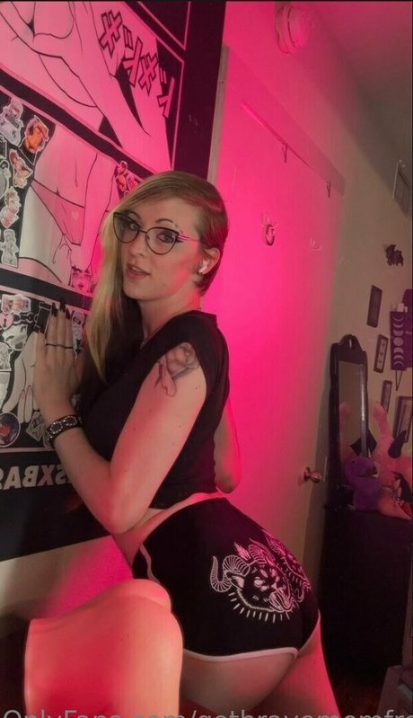 gothravemomfree pornstar pic