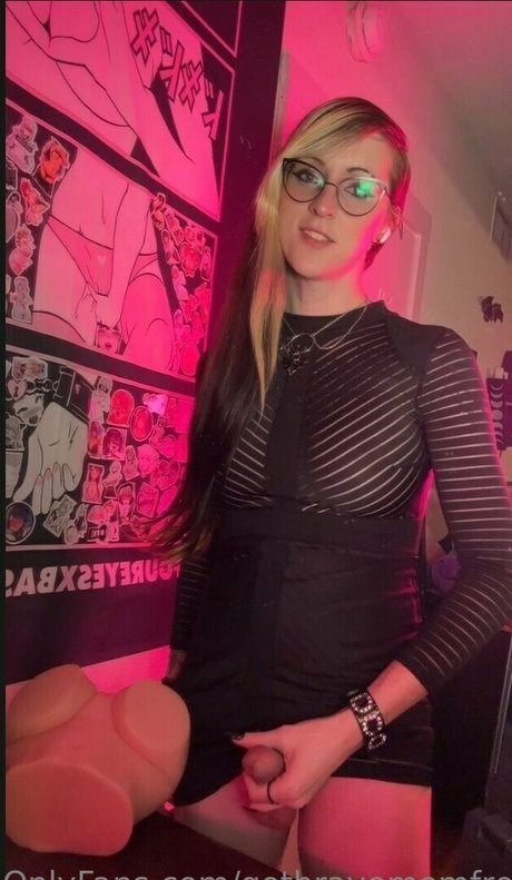 gothravemomfree sexy actress pictures