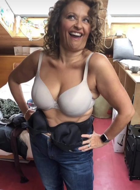 Nadia Sawalha sexy actress galleries