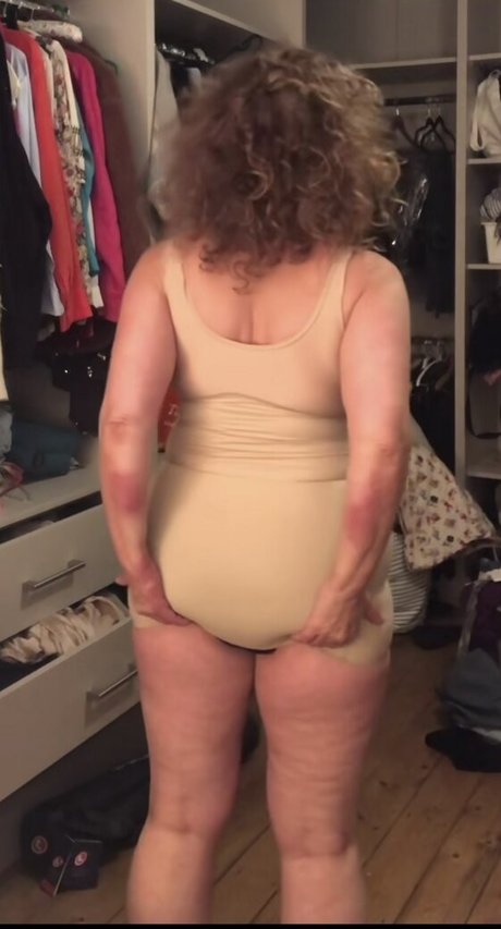 Nadia Sawalha model pretty pictures