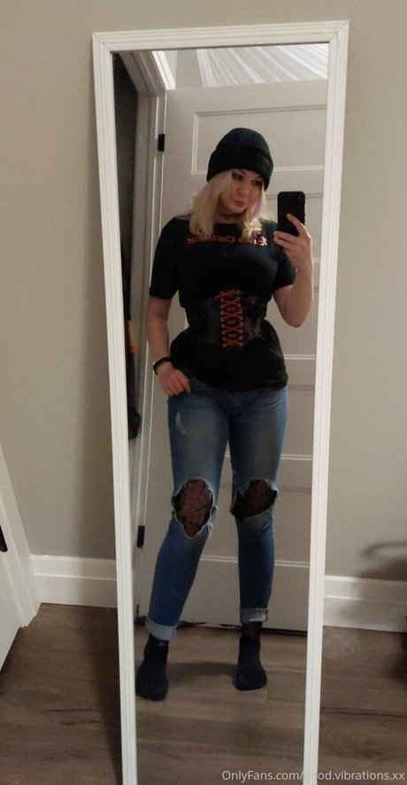 older women onlyfans hot sexy pic