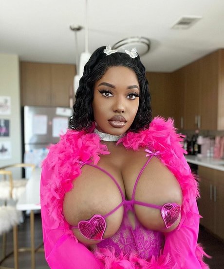 Chawanda Love model adult photos