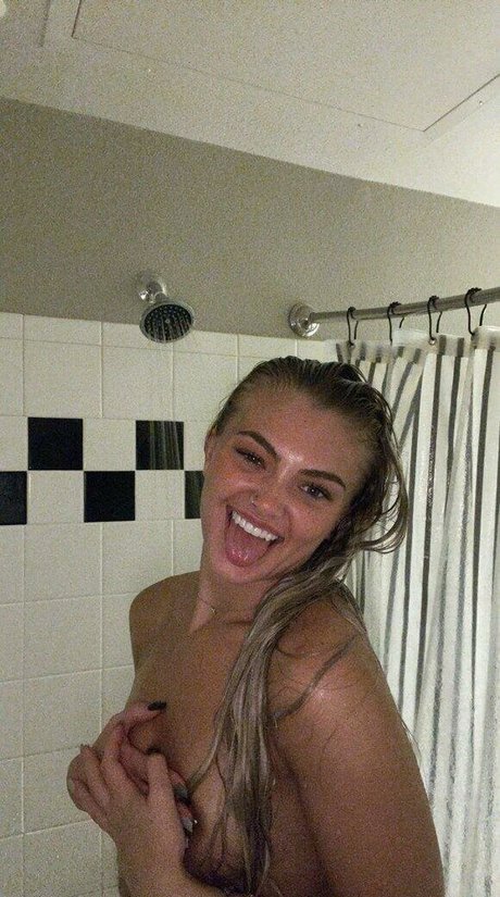 Abigail White perfect model img