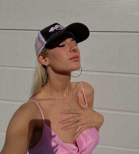 pinkarosalina beautiful model picture