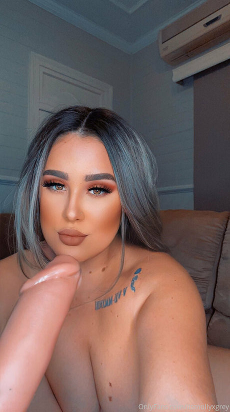 mollygrey previews naked pornstar img