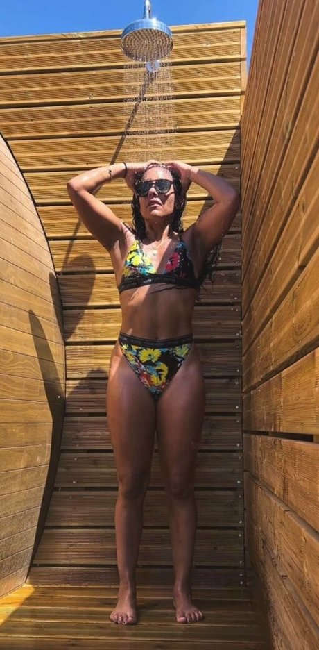 Alex Scott star nude pic