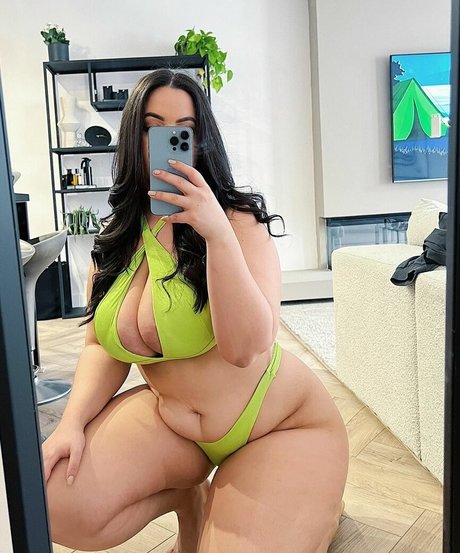 Zina Hadid pornstar sexy photos