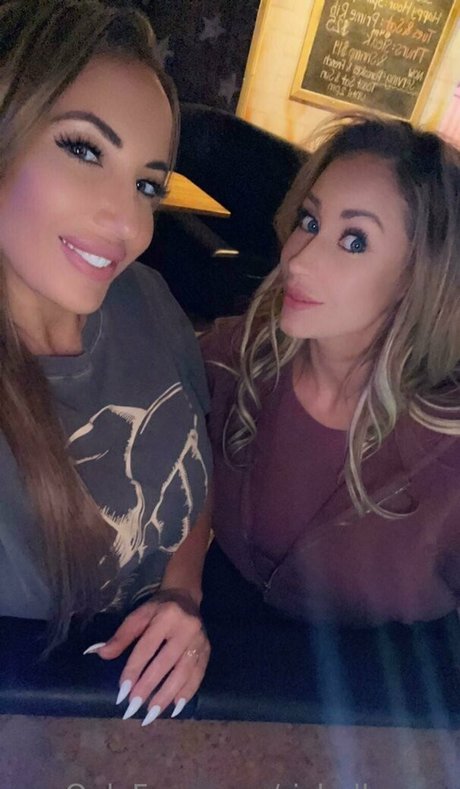 richelleryan model adult photo