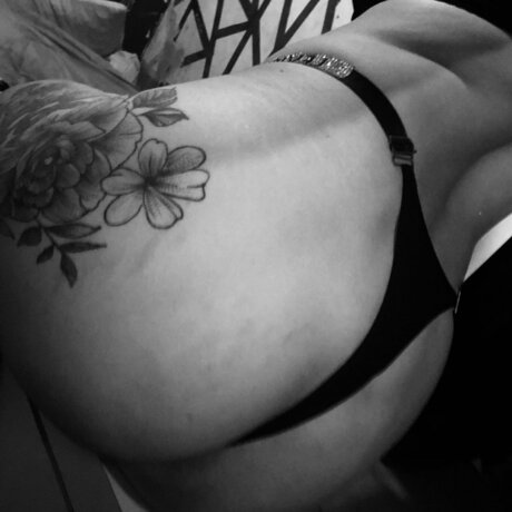 Sofiblossomm model pretty image