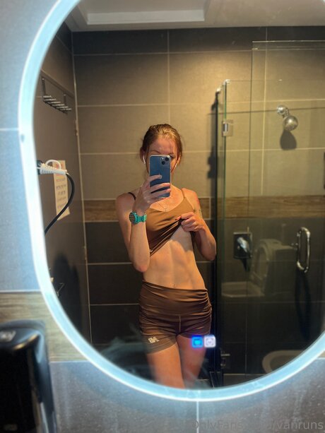 Vanruns xxx star photo