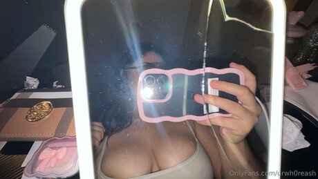 Urwh0reash art actress pic