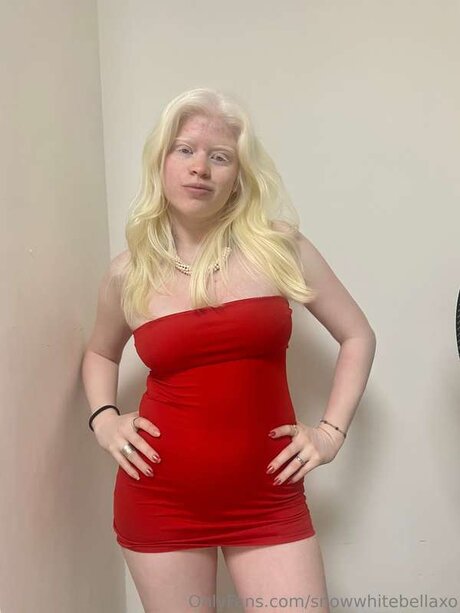 Snowwhitebellaxo model top pic