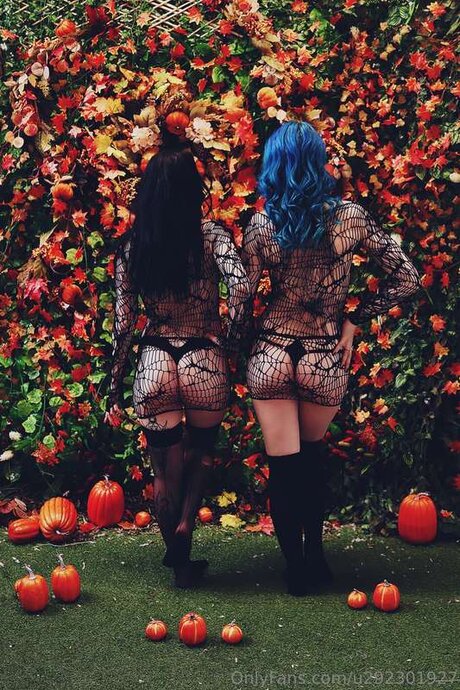 U292301927 pornstar naked pic