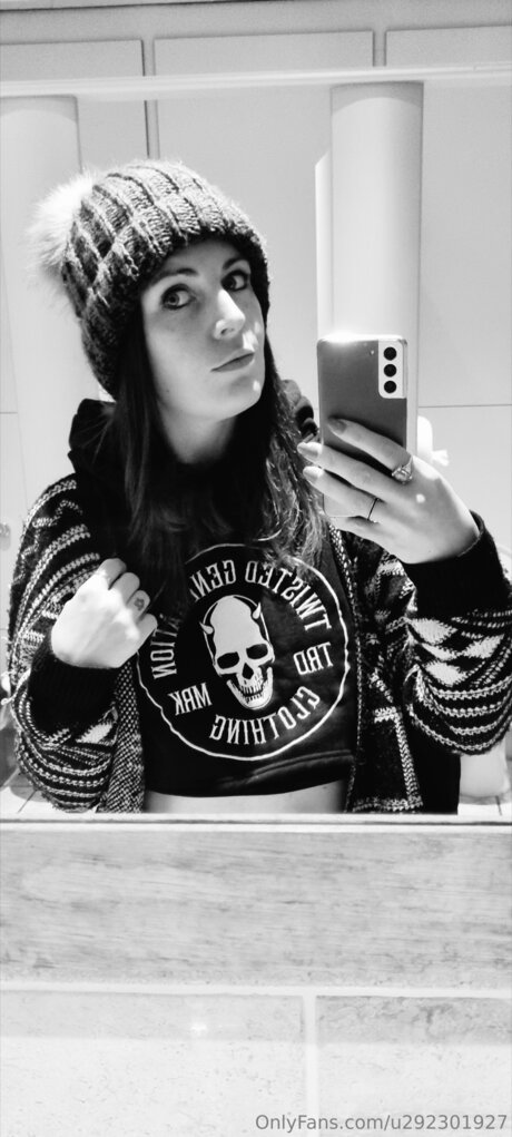 U292301927 model erotic image