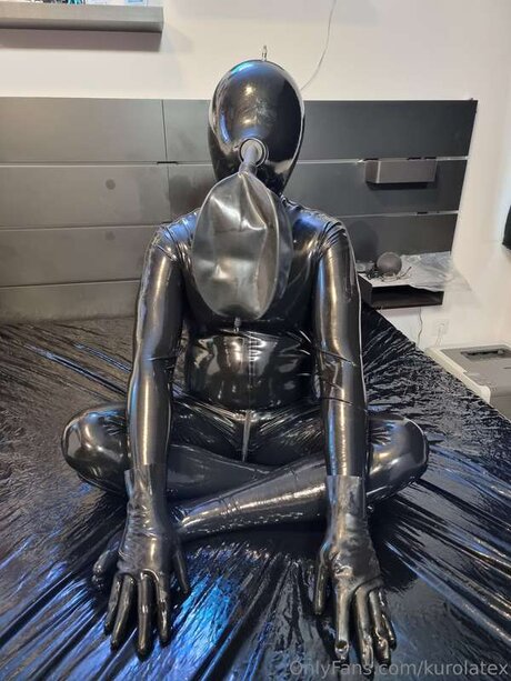 Kurolatex pornographic model photo