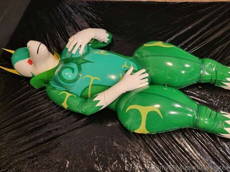 Kurolatex art model photos