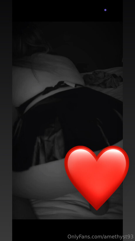 Amethyst93 sex model picture