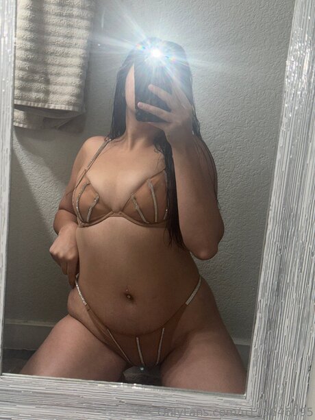 U118646095 adult model photo