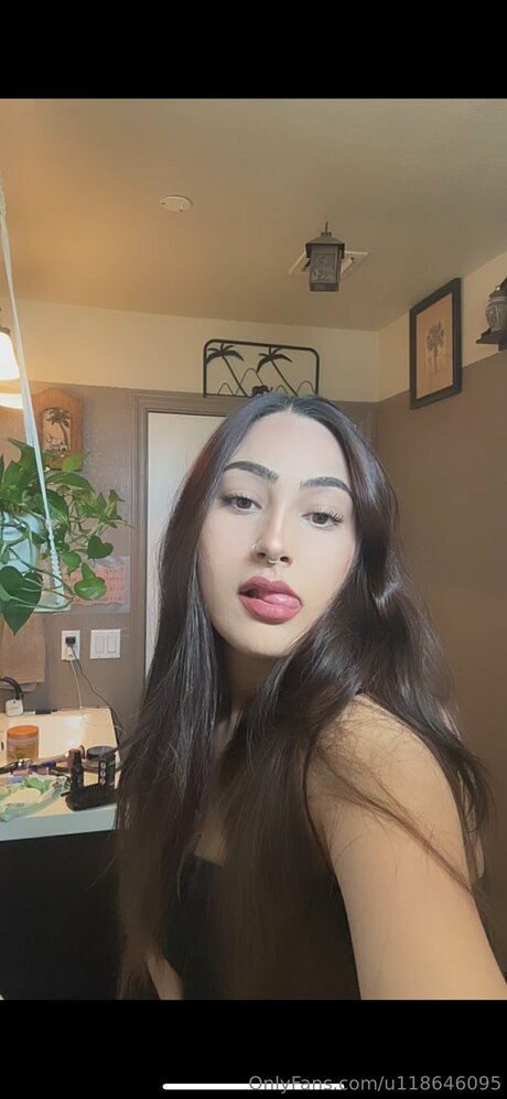 U118646095 model pictures