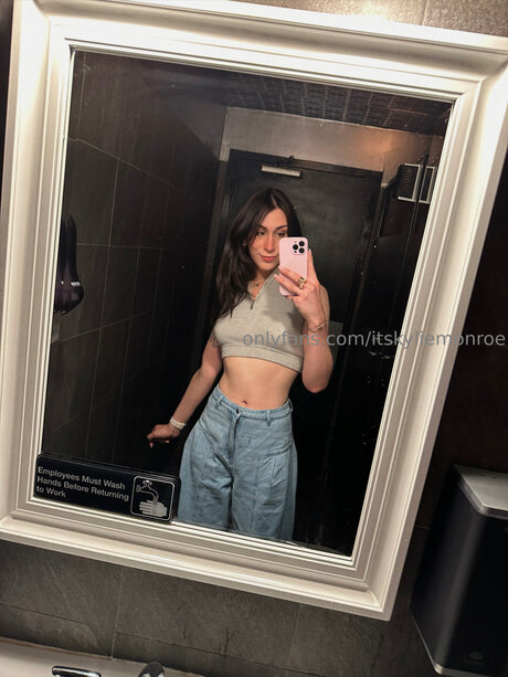 Itskyliemonroe model best img